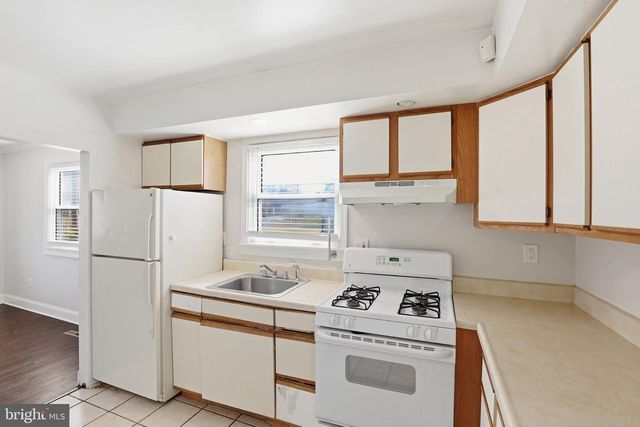 444 COLONIAL RD, Bellmawr, NJ 08031