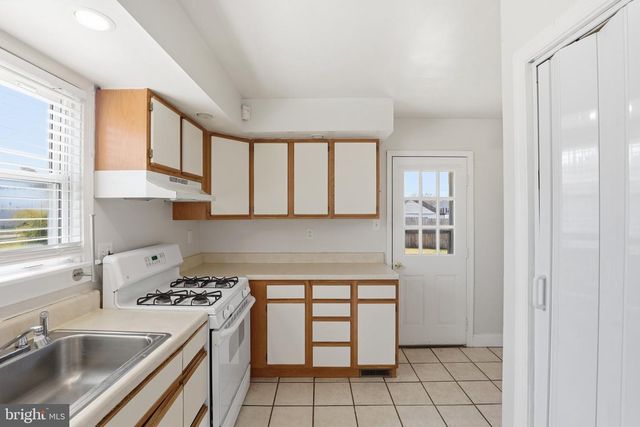 444 COLONIAL RD, Bellmawr, NJ 08031