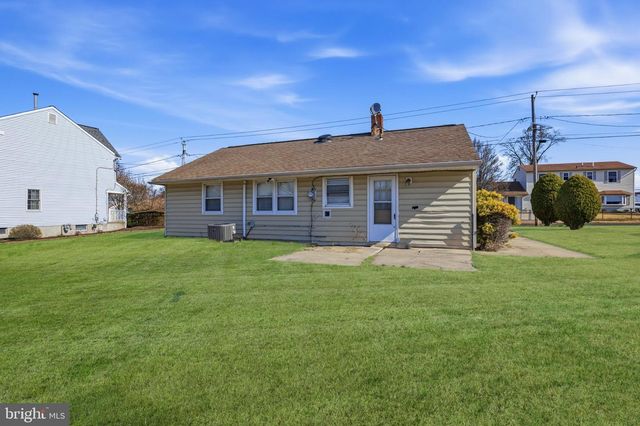 444 COLONIAL RD, Bellmawr, NJ 08031