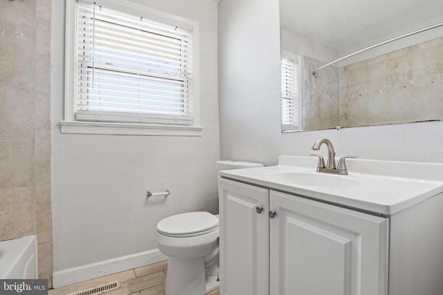 444 COLONIAL RD, Bellmawr, NJ 08031