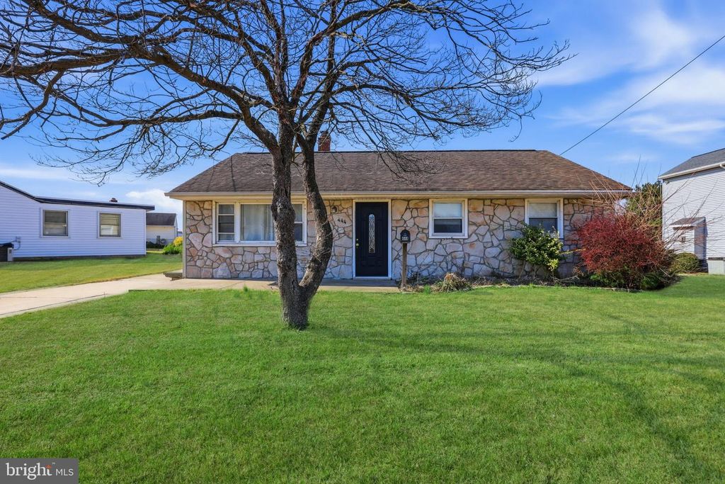 444 COLONIAL RD, Bellmawr, NJ 08031