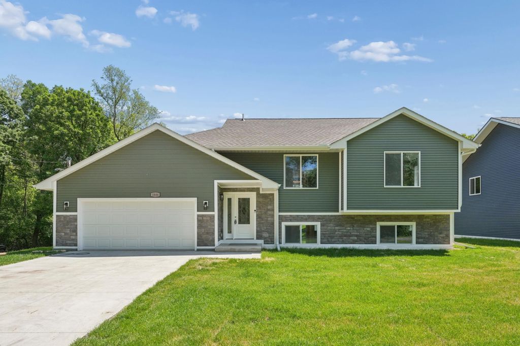1886 Desoto Street N, Maplewood, MN 55117