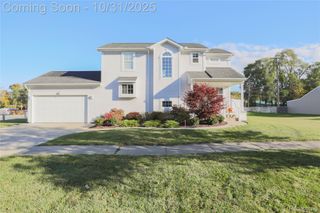 21145 Hillcrest Street, Clinton Charter Township, MI 48036