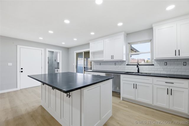 537 E F Street, Jenks, OK 74037