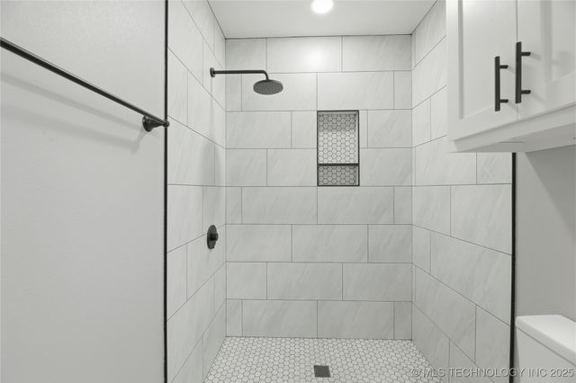 537 E F Street, Jenks, OK 74037