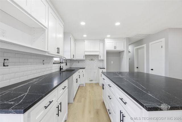 537 E F Street, Jenks, OK 74037