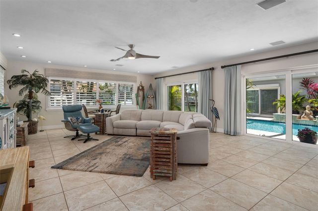 4928 61ST AVENUE S, St Petersburg, FL 33715