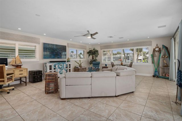 4928 61ST AVENUE S, St Petersburg, FL 33715