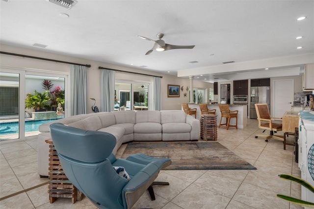 4928 61ST AVENUE S, St Petersburg, FL 33715