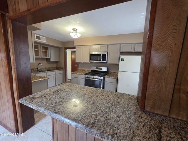 8358 CARPENTER Drive, El Paso, TX 79907