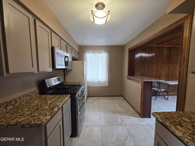 8358 CARPENTER Drive, El Paso, TX 79907