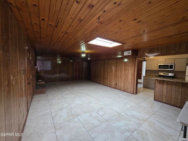 8358 CARPENTER Drive, El Paso, TX 79907