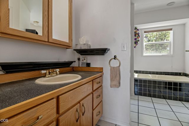 11912 SW Riggs Road, Powell Butte, OR 97753