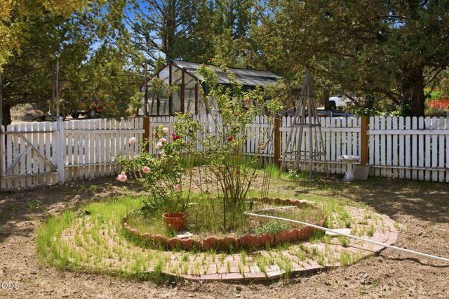 11912 SW Riggs Road, Powell Butte, OR 97753
