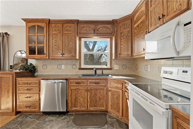 15411 E James Road, Nevada, MO 64772