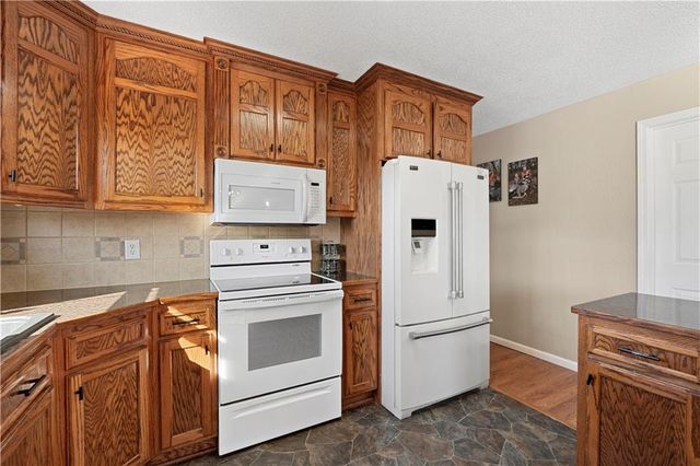 15411 E James Road, Nevada, MO 64772