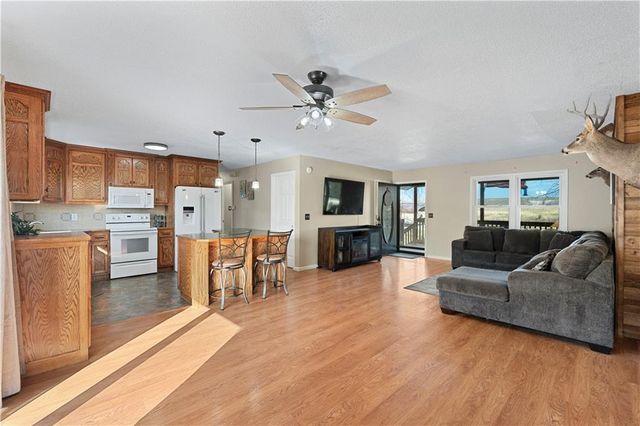 15411 E James Road, Nevada, MO 64772