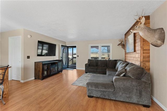 15411 E James Road, Nevada, MO 64772