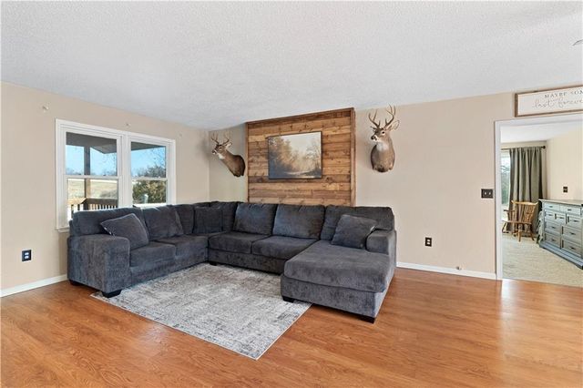 15411 E James Road, Nevada, MO 64772