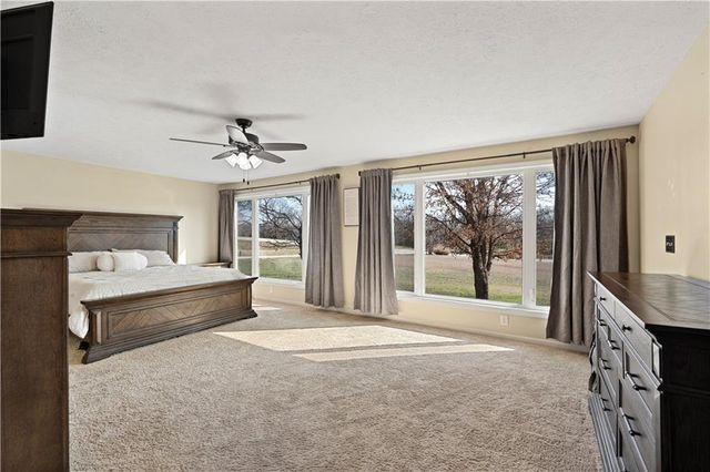 15411 E James Road, Nevada, MO 64772