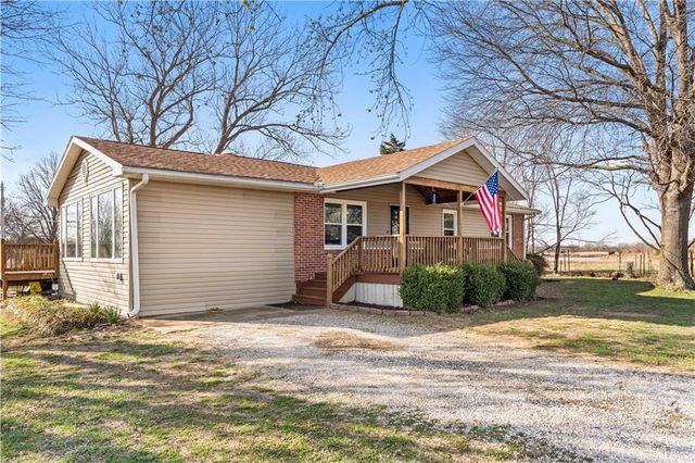 15411 E James Road, Nevada, MO 64772