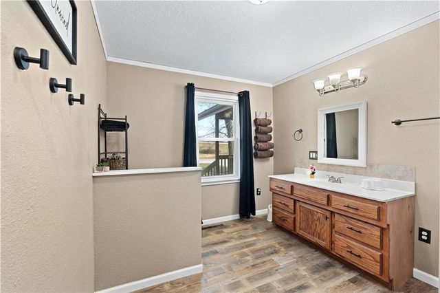 15411 E James Road, Nevada, MO 64772