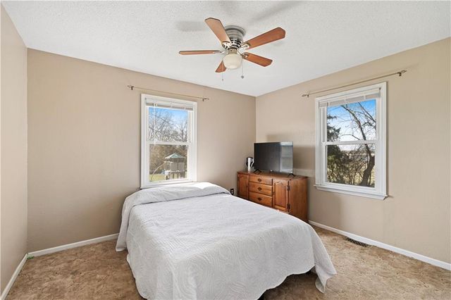 15411 E James Road, Nevada, MO 64772