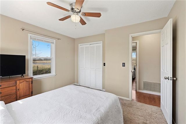 15411 E James Road, Nevada, MO 64772