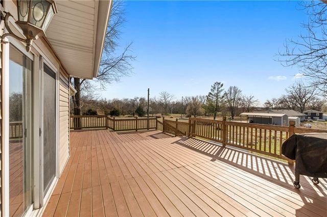 15411 E James Road, Nevada, MO 64772