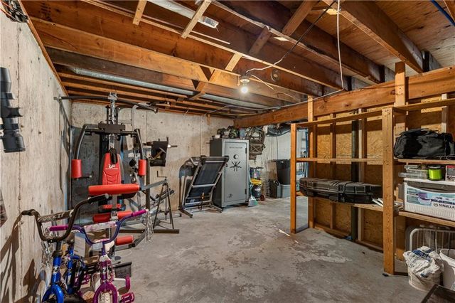 15411 E James Road, Nevada, MO 64772