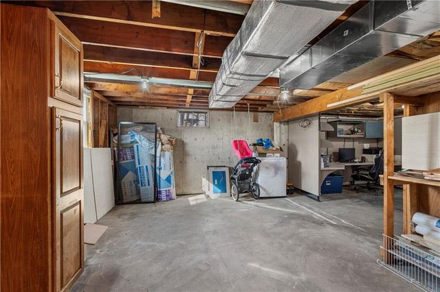 15411 E James Road, Nevada, MO 64772