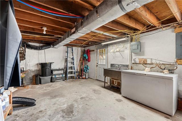 15411 E James Road, Nevada, MO 64772