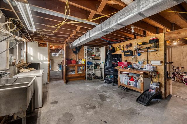 15411 E James Road, Nevada, MO 64772