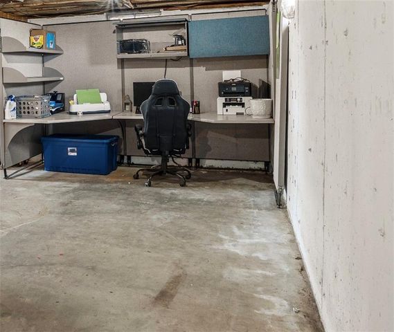 15411 E James Road, Nevada, MO 64772