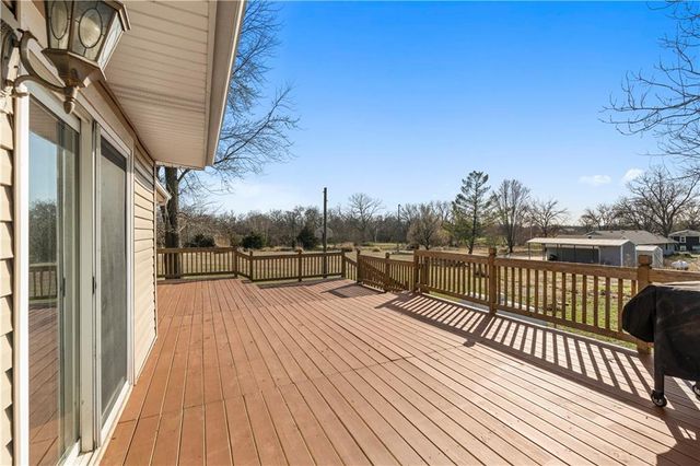 15411 E James Road, Nevada, MO 64772