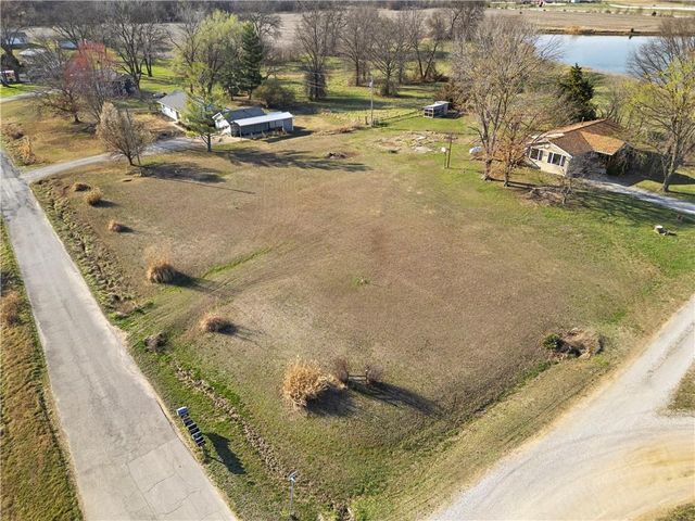 15411 E James Road, Nevada, MO 64772