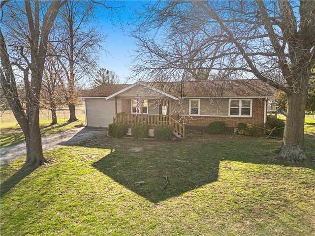 15411 E James Road, Nevada, MO 64772