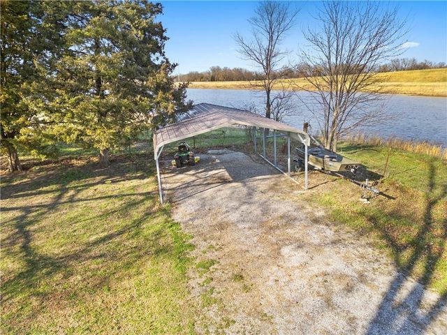 15411 E James Road, Nevada, MO 64772