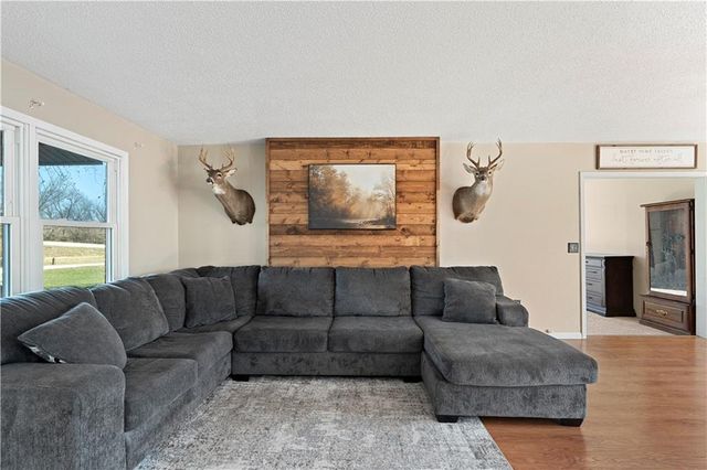 15411 E James Road, Nevada, MO 64772