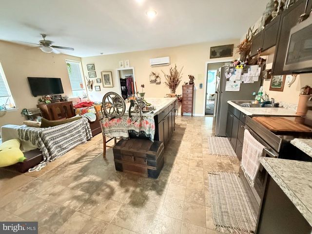 1 CENTRAL AVE, Ridgely, MD 21660