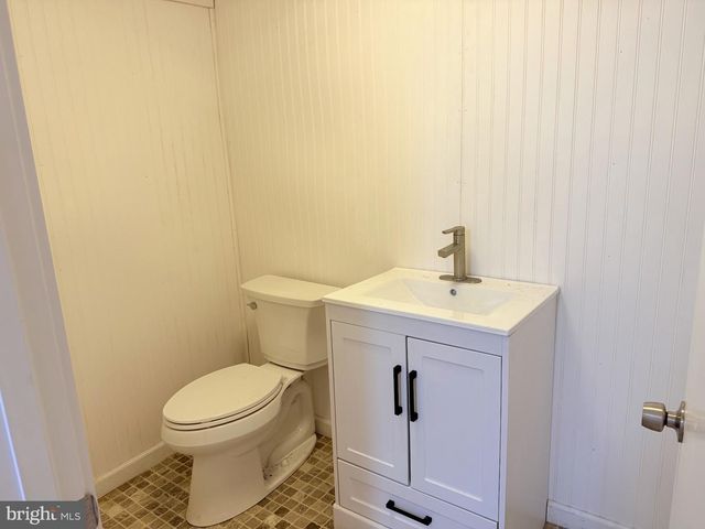 1 CENTRAL AVE, Ridgely, MD 21660