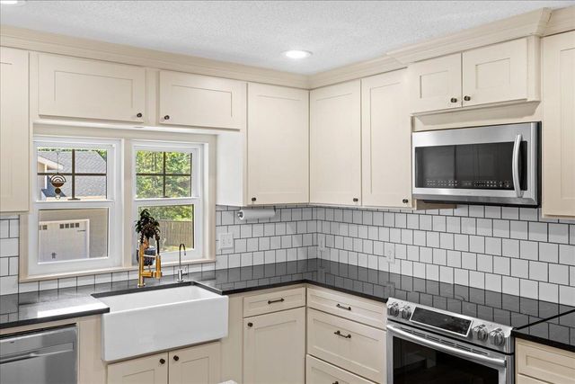 13529 Larkin Drive, Minnetonka, MN 55305