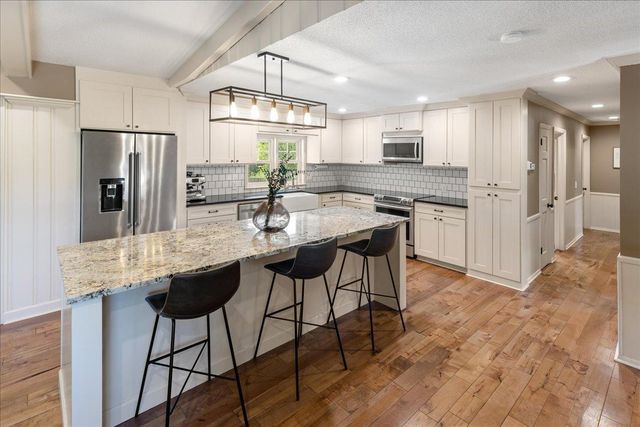 13529 Larkin Drive, Minnetonka, MN 55305