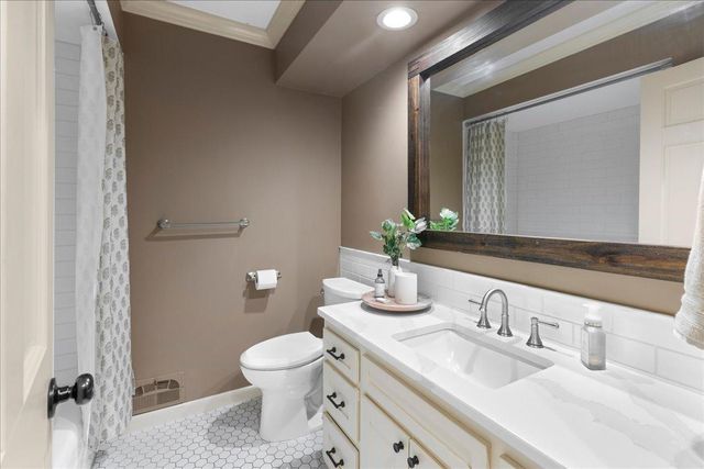 13529 Larkin Drive, Minnetonka, MN 55305