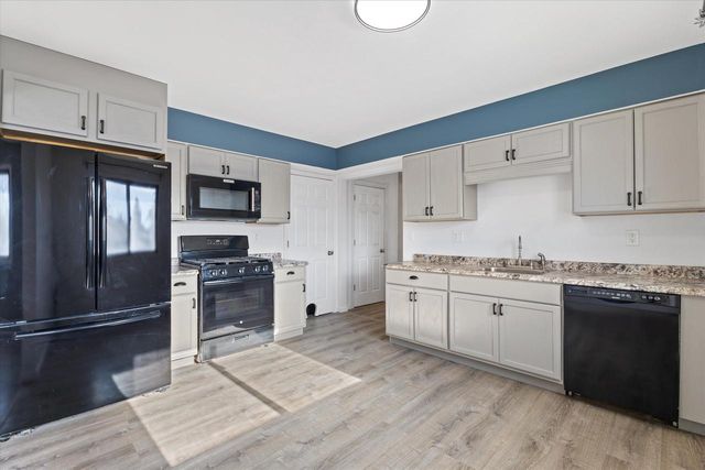 N91W17639 Saint Regis DRIVE, Menomonee Falls, WI 53051