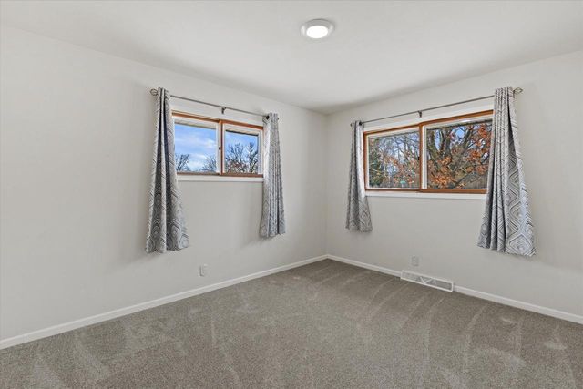 N91W17639 Saint Regis DRIVE, Menomonee Falls, WI 53051