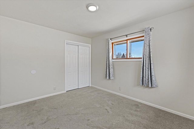 N91W17639 Saint Regis DRIVE, Menomonee Falls, WI 53051