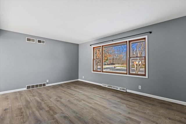 N91W17639 Saint Regis DRIVE, Menomonee Falls, WI 53051