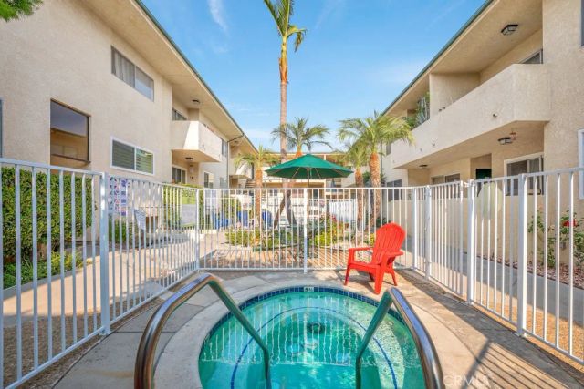 5328 Newcastle 57, Encino, CA 91316