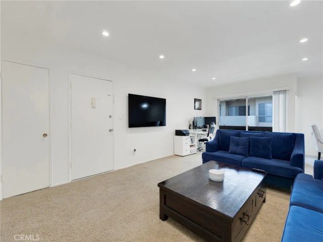 5328 Newcastle 57, Encino, CA 91316